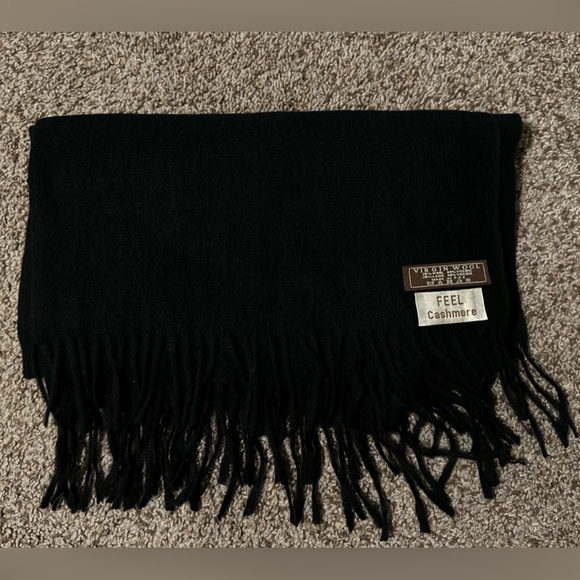 Black Scarf - Picture 4 of 6